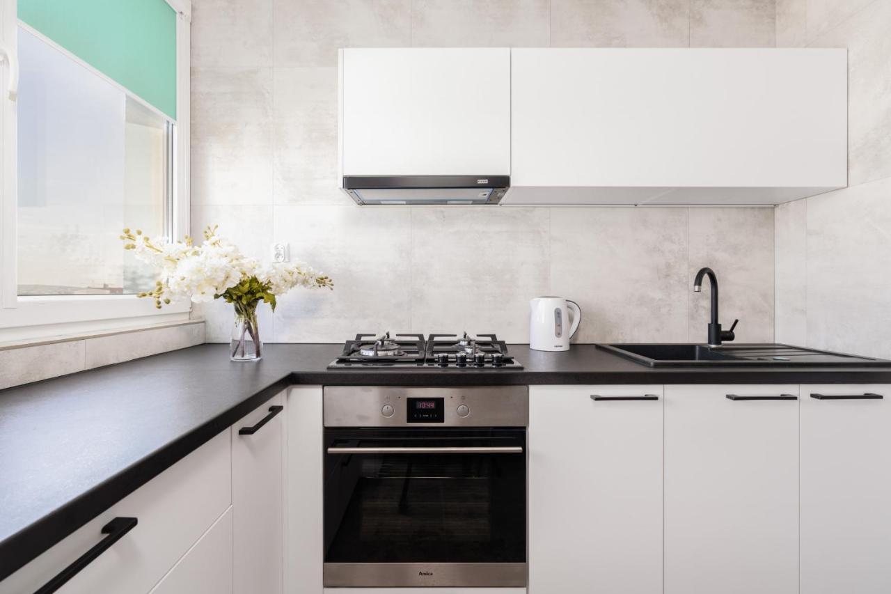 Stylish Apartment Near Wroclavia For 4 Guests By Noclegi Renters Wrocław Eksteriør billede