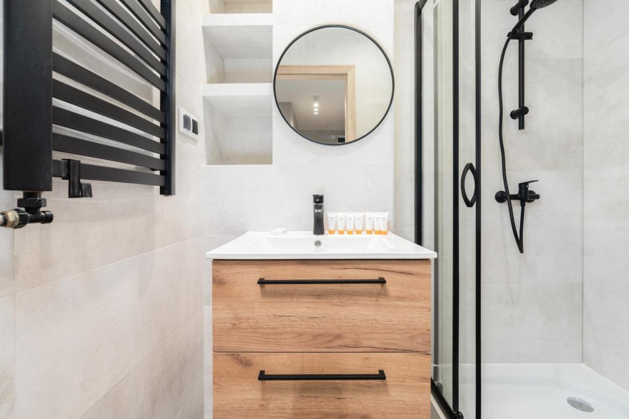 Stylish Apartment Near Wroclavia For 4 Guests By Noclegi Renters Wrocław Eksteriør billede