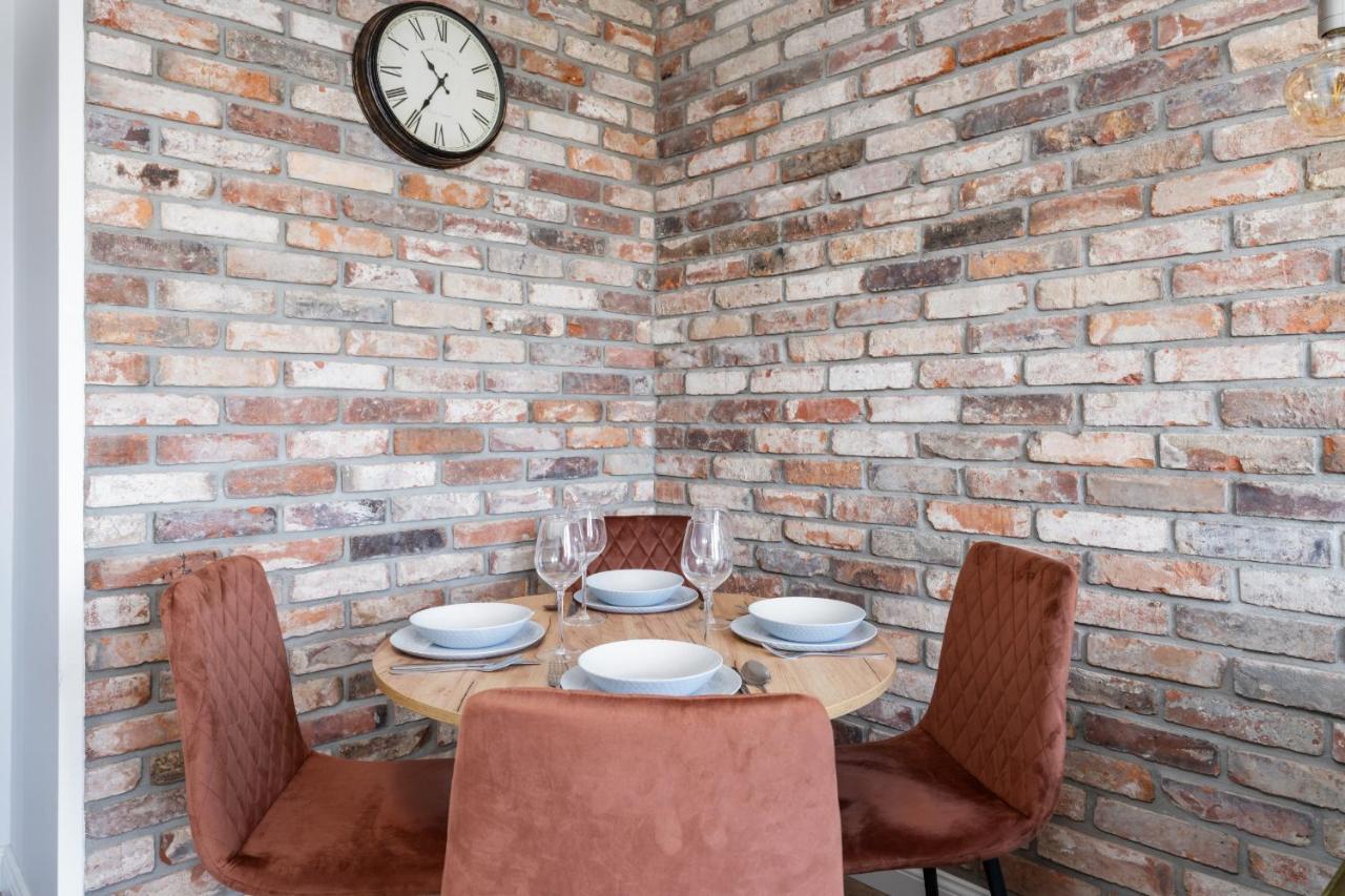 Stylish Apartment Near Wroclavia For 4 Guests By Noclegi Renters Wrocław Eksteriør billede